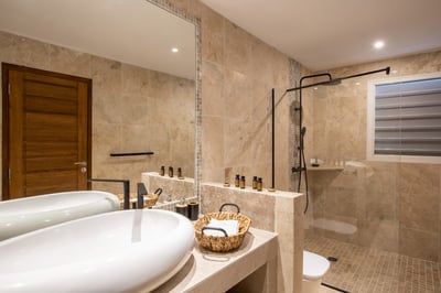 Luxury Villa Photo #32