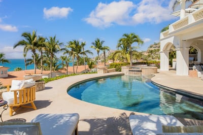 Luxury Villa Photo #4
