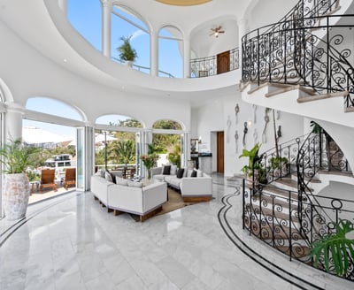Luxury Villa Photo #25