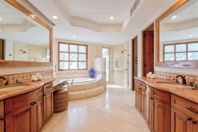 Luxury Villa Photo #20