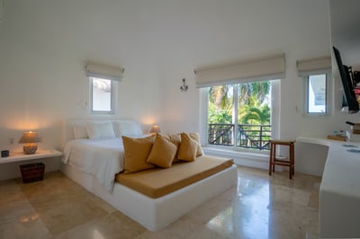 Luxury Villa Photo #23