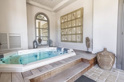 Luxury Villa Photo #40