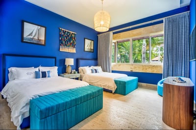 Luxury Villa Photo #25