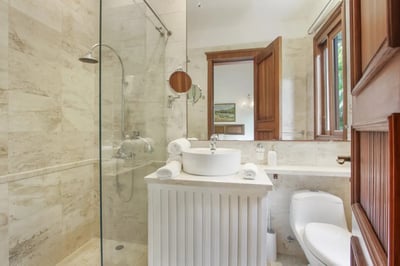 Luxury Villa Photo #36