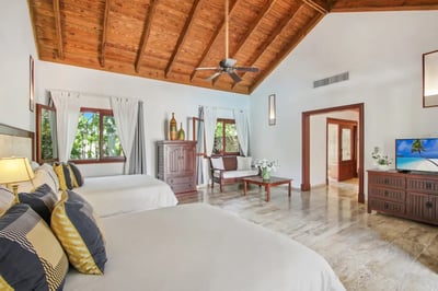 Luxury Villa Photo #29