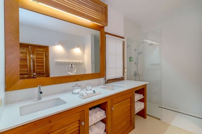 Luxury Villa Photo #8