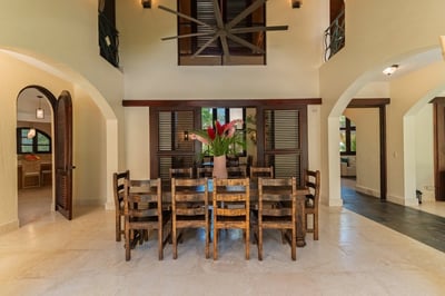 Luxury Villa Photo #17