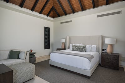 Luxury Villa Photo #18