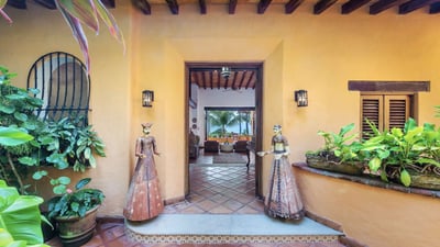 Luxury Villa Photo #16