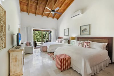Luxury Villa Photo #27