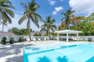 Luxury Villa Photo #6