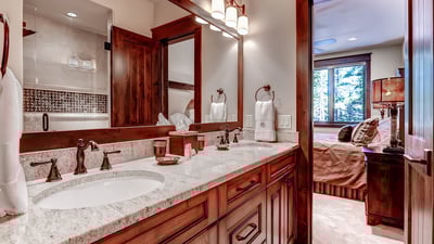 King suite 2 ensuite on lower level
