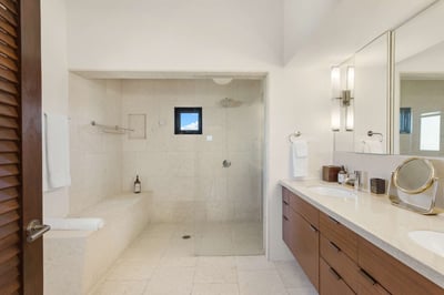 Luxury Villa Photo #34