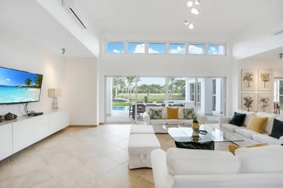 Luxury Villa Photo #13