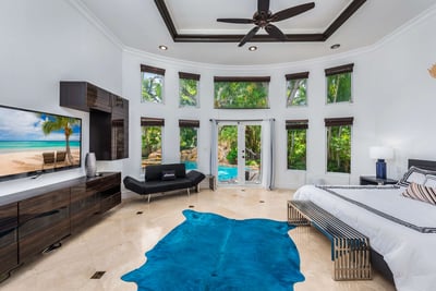 Luxury Villa Photo #26