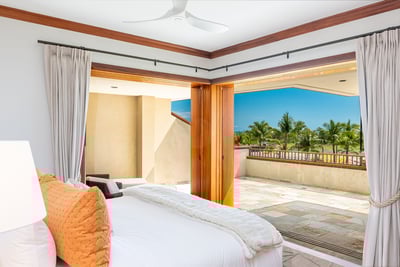 Luxury Villa Photo #26