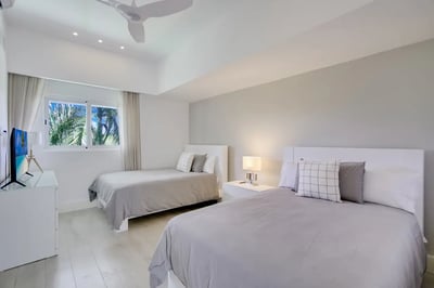 Luxury Villa Photo #38