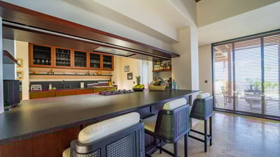 Kitchen & Dining Area