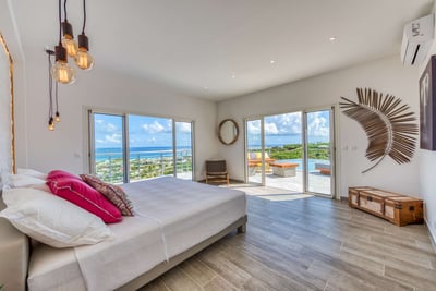 Luxury Villa Photo #11