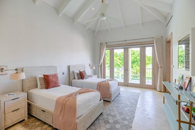 Luxury Villa Photo #22