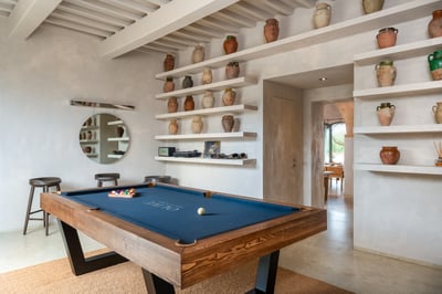 Luxury Villa Photo #26