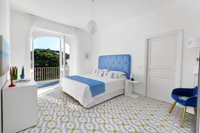 Luxury Villa Photo #30