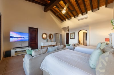 Luxury Villa Photo #33