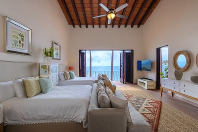 Luxury Villa Photo #22