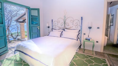 Luxury Villa Photo #16