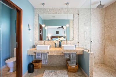 Luxury Villa Photo #18