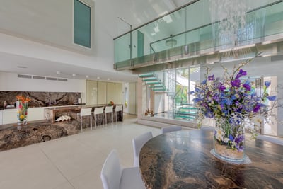 Luxury Villa Photo #17