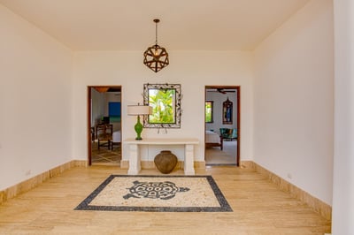 Luxury Villa Photo #15