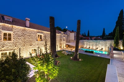 Luxury Villa Photo #3