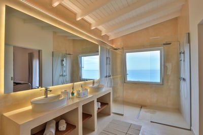 Luxury Villa Photo #36