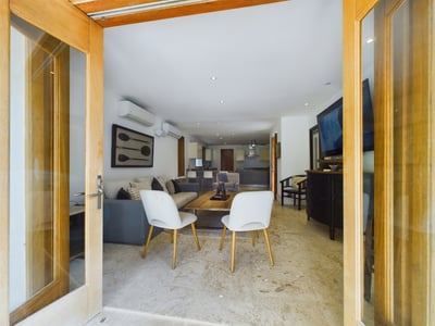 Luxury Villa Photo #17