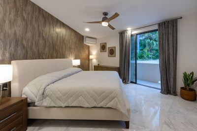 Luxury Villa Photo #38