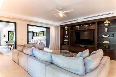 Luxury Villa Photo #16