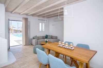 Luxury Villa Photo #15