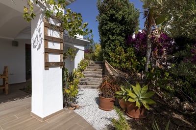 Luxury Villa Photo #8