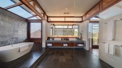 Luxury Villa Photo #18