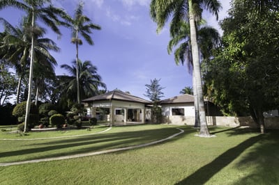 Luxury Villa Photo #3