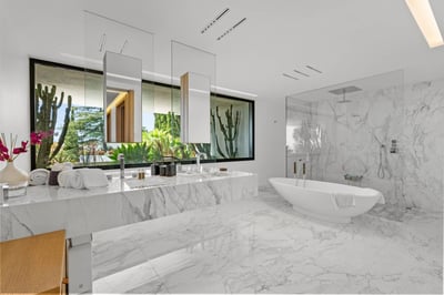 Luxury Villa Photo #24