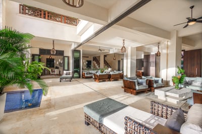 Luxury Villa Photo #29