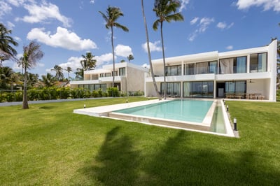Luxury Villa Photo #2