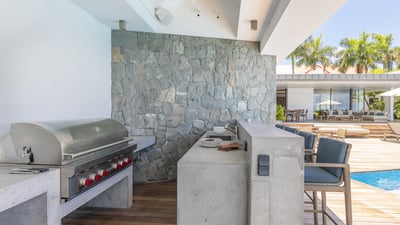 Luxury Villa Photo #30