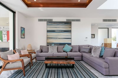 Luxury Villa Photo #12