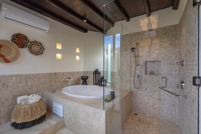 Luxury Villa Photo #31