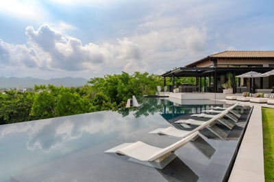 Luxury Villa Photo #4