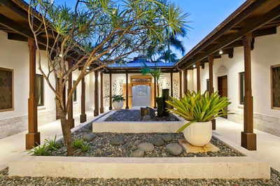 Luxury Villa Photo #16