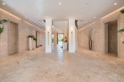 Luxury Villa Photo #38